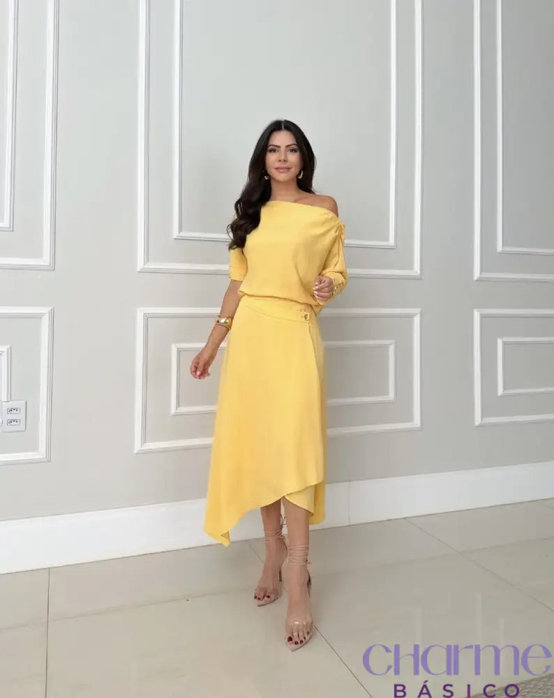 Vestido Sofia – Elegância E Conforto Em Uma Peça Versátil Amarelo / P