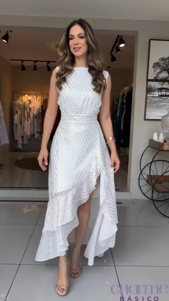 Vestido Eloise – Elegância E Movimento Em Cada Passo