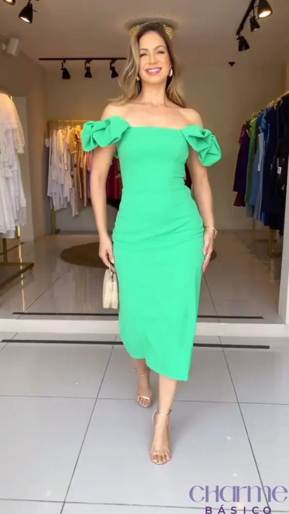 Vestido Jade – Elegância Vibrante E Estilo Atemporal!