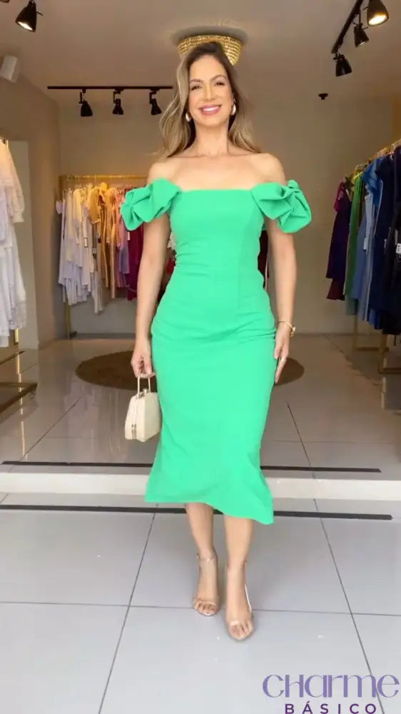 Vestido Jade – Elegância Vibrante E Estilo Atemporal!