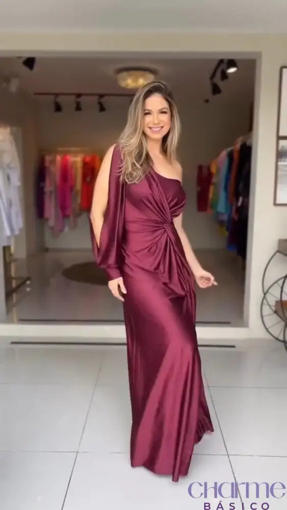 Vestido Mara – Elegância E Movimento Em Um Só Modelo!