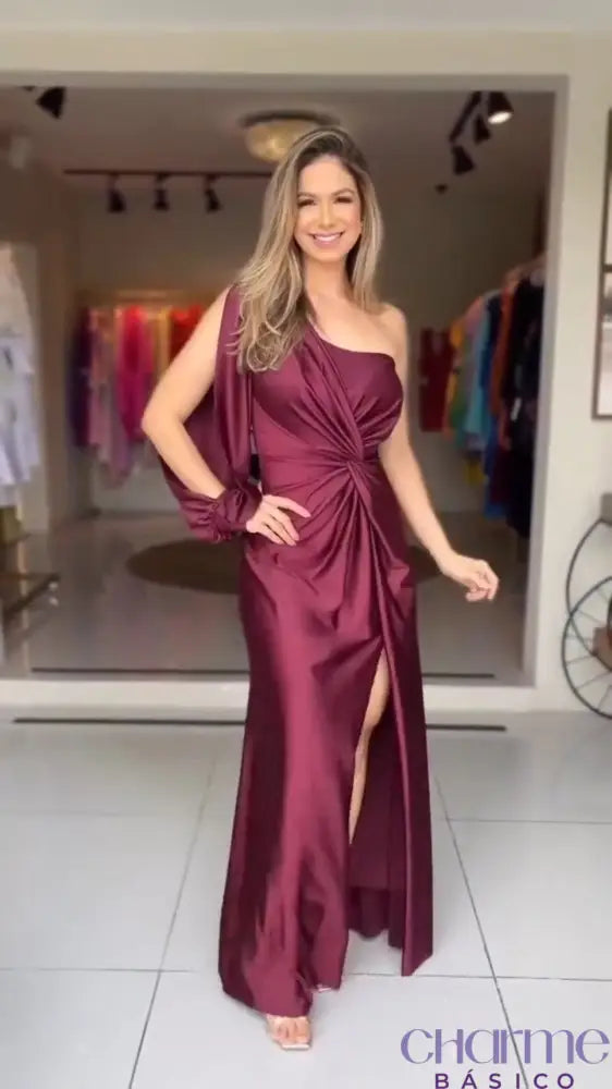 Vestido Mara – Elegância E Movimento Em Um Só Modelo!