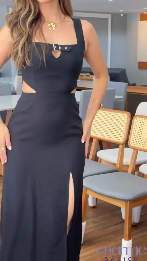 Vestido Noir Elegance – Poder E Sofisticação Em Preto Clássico!