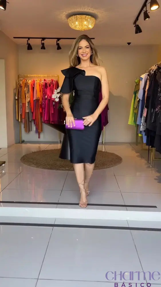 Vestido Noir – O Clássico Que Nunca Sai De Moda!