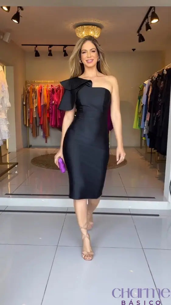 Vestido Noir – O Clássico Que Nunca Sai De Moda!