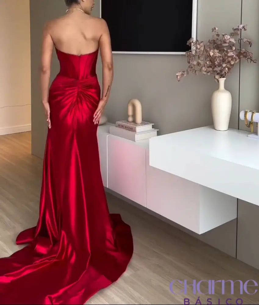 Vestido Scarlet Elegance – Paixão E Glamour Em Cada Detalhe!