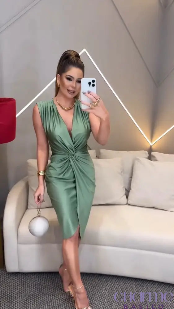 Vestido Verde Grace – Sofisticação E Elegância Atemporal!